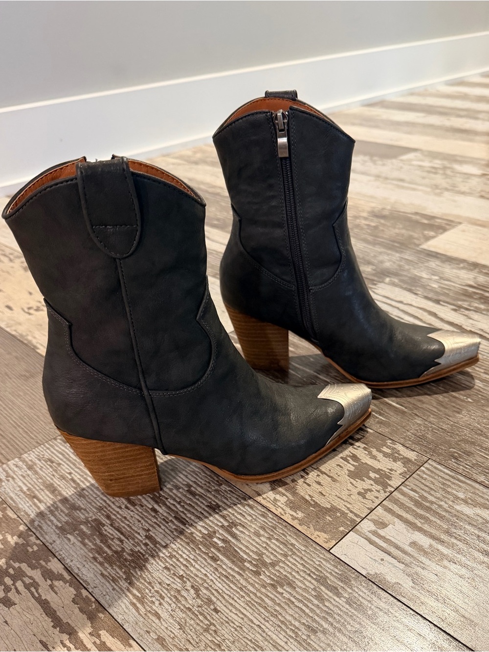 Buckle, Charcoal Western Ankle Boots with Silver Toe Cap With Side Zip Size 6.5